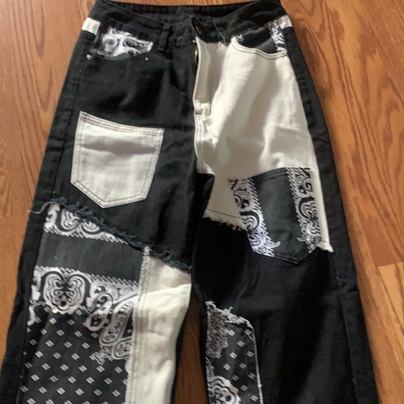 Shein custom black & white jeans size medium - Picture 2 of 7